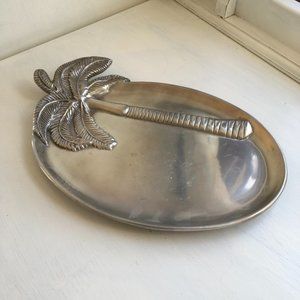 Mariposa Brillante Vintage Oval Palm Tree Heavy Aluminum Platter